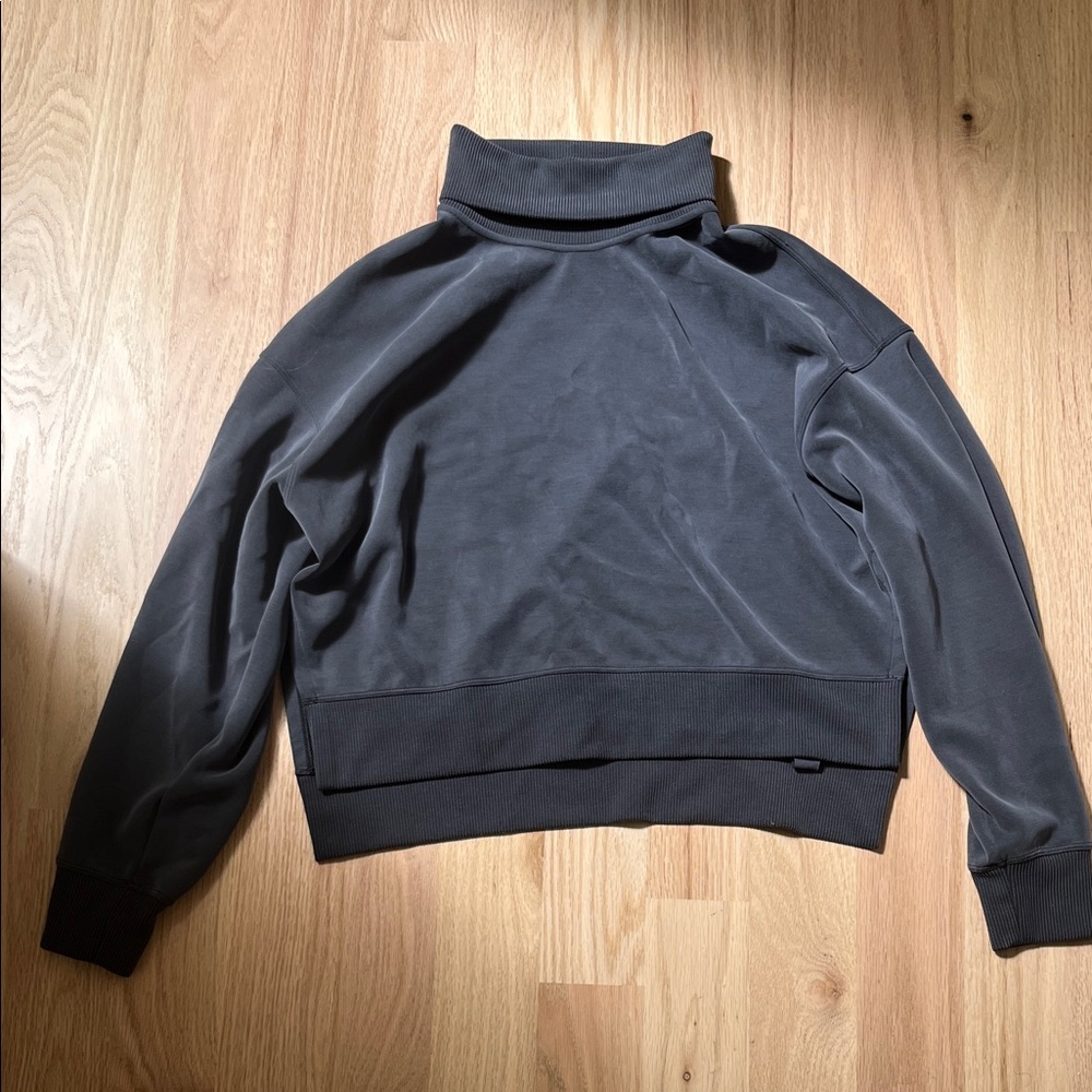 Lululemon woman’s gray sweatshirt